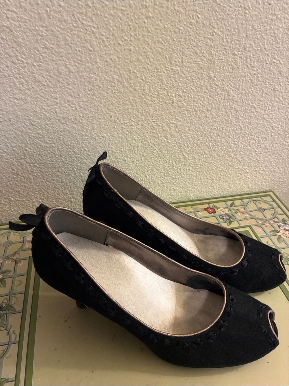 comfort plus by Predictions Black Peep Toe Bow Heels